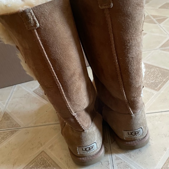 UGG Bailey Button Triplet Boot - Picture 5 of 8